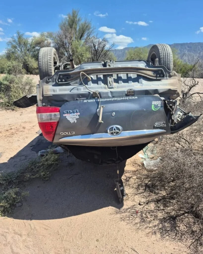 Ruta 74 cerrada tras volcadura: un hombre de 77 años herido y llevado a Chilecito