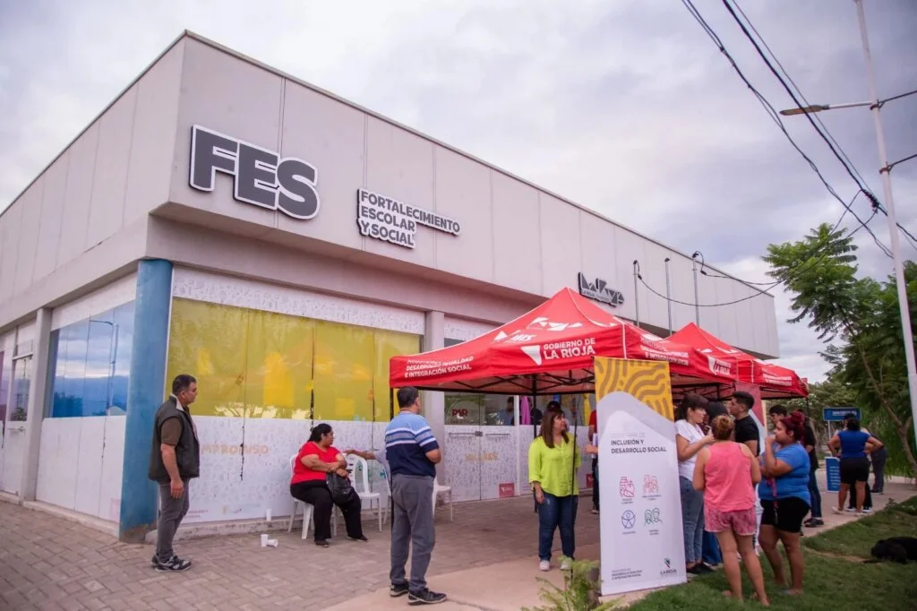 Servicios esenciales llegan al barrio Francisco II: un cambio para los vecinos de La Rioja