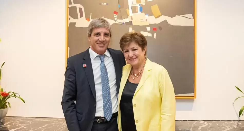 Superávit récord en 2025: análisis de los riesgos económicos para el 2026