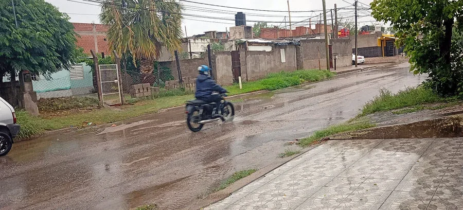 Tormentas y fuertes vientos amenazan la seguridad de los riojanos este jueves