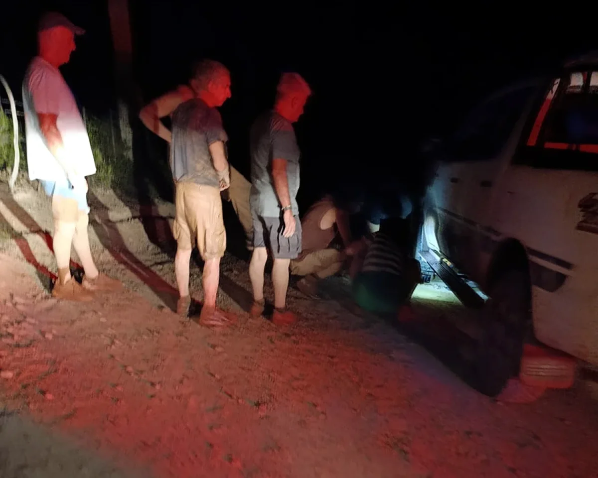 Turistas afectados por la crecida del río Amarillo reciben ayuda en Chilecito