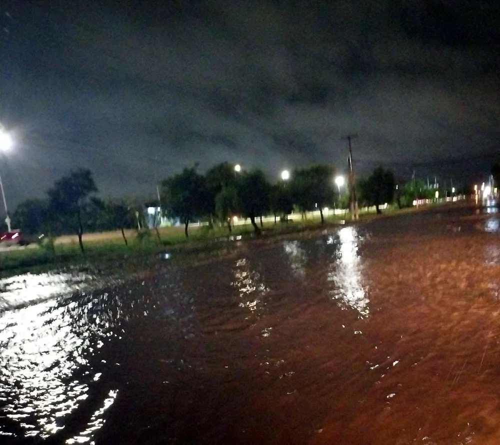 Vecinos de Capital enfrentan daños y servicios interrumpidos tras las intensas lluvias