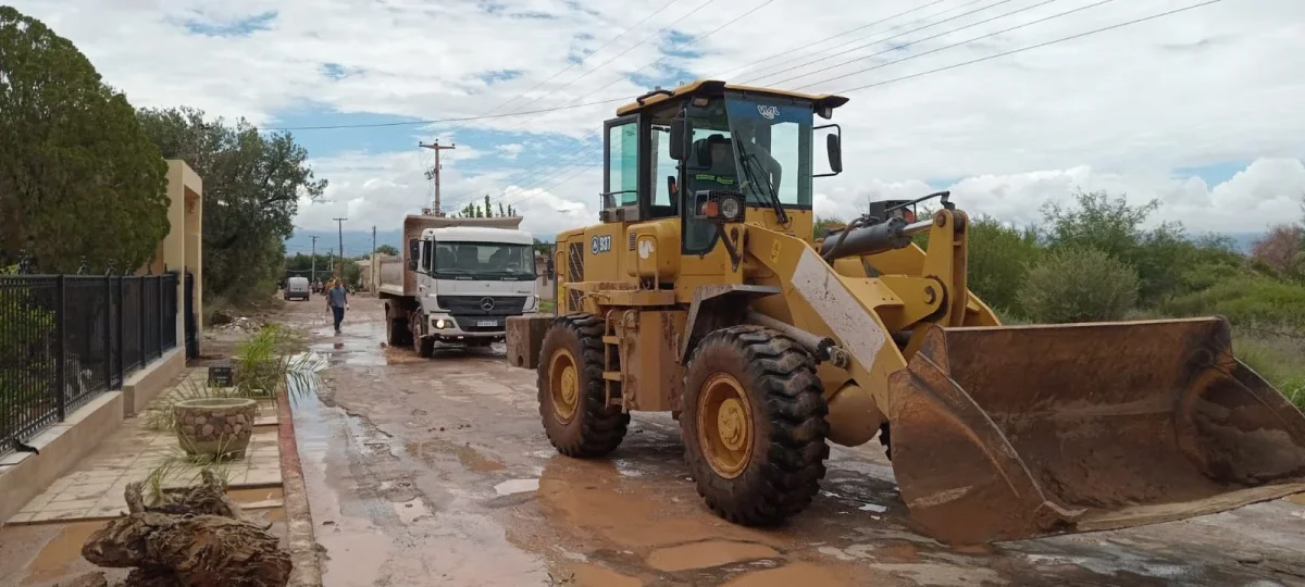 Villa Mazán se recupera: el COE brinda asistencia a familias afectadas por el desborde del río La Punta