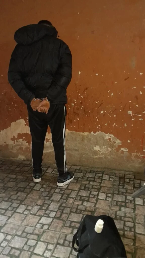 Violencia de género y narcomenudeo: un detenido en barrio Cáritas este domingo