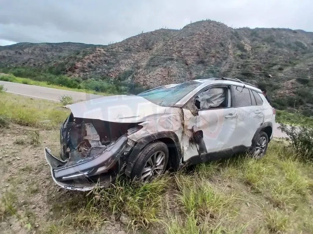 Vuelco en Ruta N° 9 complica el tránsito hacia Aimogasta tras dejar dos heridos graves
